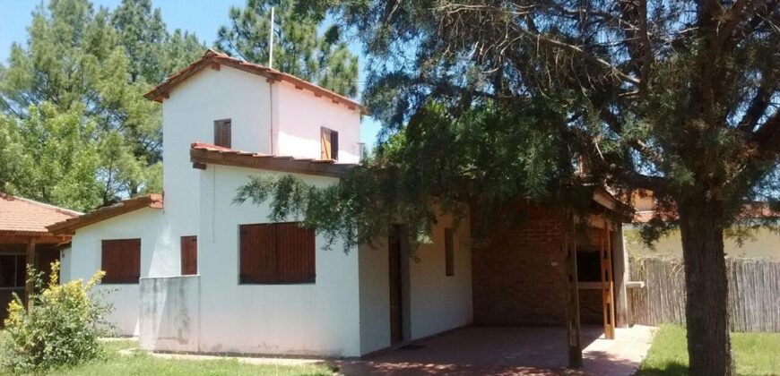 Complejo de 8 cabañas con casa y piscina en Nono