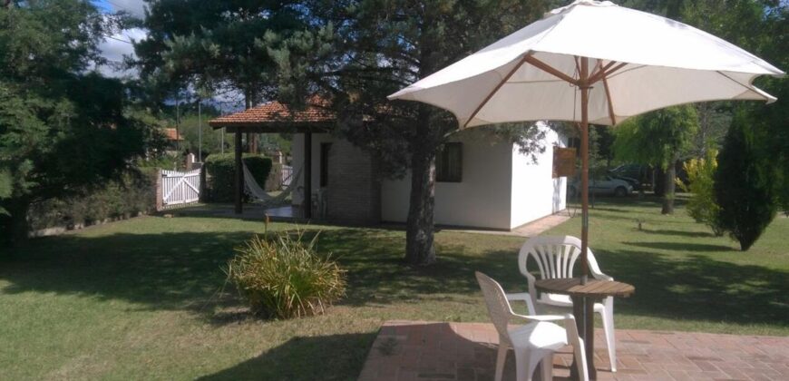 Complejo de 8 cabañas con casa y piscina en Nono