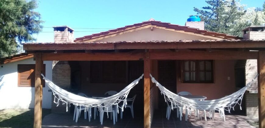 Complejo de 8 cabañas con casa y piscina en Nono