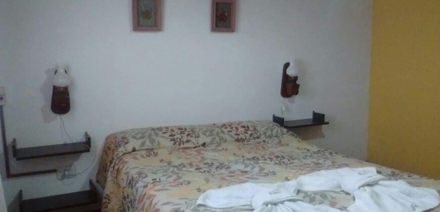 Complejo de 8 cabañas con casa y piscina en Nono
