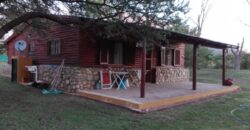 Cabaña de piedra y troncos con pileta y vistas en Las Rabonas