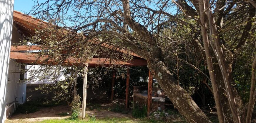 Chalet sobre ruta en Los Hornillos