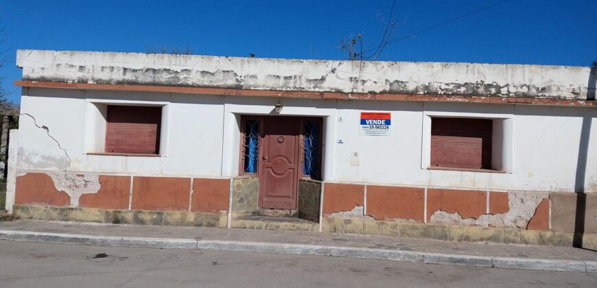 Lote céntrico comercial con casa a demoler en Cura Brochero