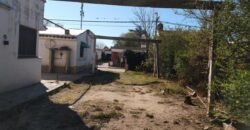 Lote céntrico comercial con casa a demoler en Cura Brochero