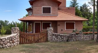 Espectacular !!! chalet 2 plantas con piscina en barrio residencial de Nono
