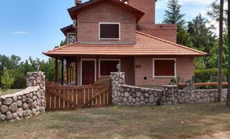 Espectacular !!! chalet 2 plantas con piscina en barrio residencial de Nono