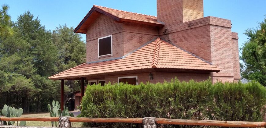 Espectacular !!! chalet 2 plantas con piscina en barrio residencial de Nono