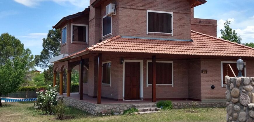 Espectacular !!! chalet 2 plantas con piscina en barrio residencial de Nono