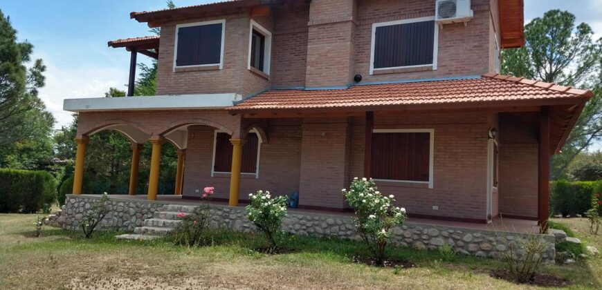 Espectacular !!! chalet 2 plantas con piscina en barrio residencial de Nono