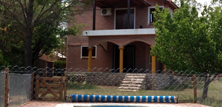 Espectacular !!! chalet 2 plantas con piscina en barrio residencial de Nono