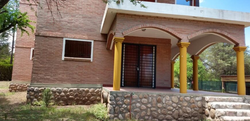 Espectacular !!! chalet 2 plantas con piscina en barrio residencial de Nono