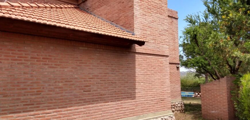 Espectacular !!! chalet 2 plantas con piscina en barrio residencial de Nono