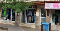 3 locales comerciales, 3 departamentos en la arteria principal de Mina Clavero