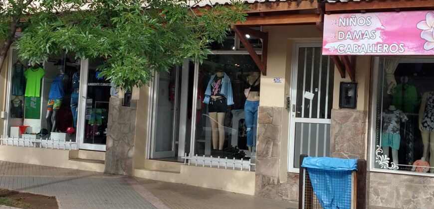 3 locales comerciales, 3 departamentos en la arteria principal de Mina Clavero