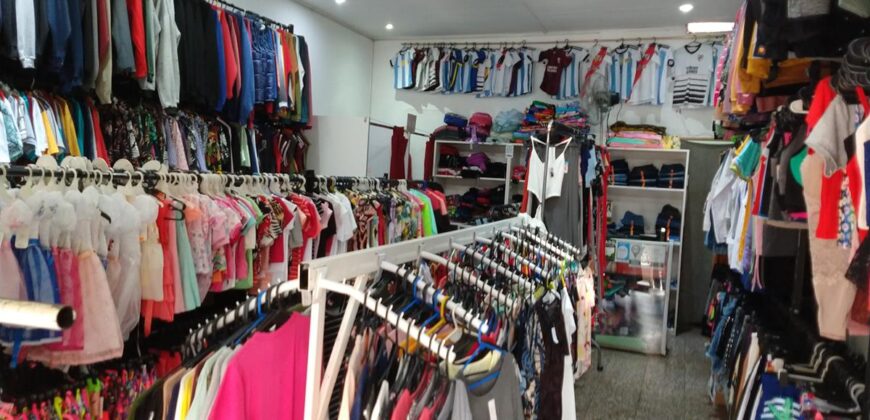 3 locales comerciales, 3 departamentos en la arteria principal de Mina Clavero