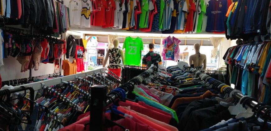 3 locales comerciales, 3 departamentos en la arteria principal de Mina Clavero