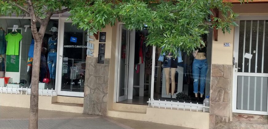 3 locales comerciales, 3 departamentos en la arteria principal de Mina Clavero