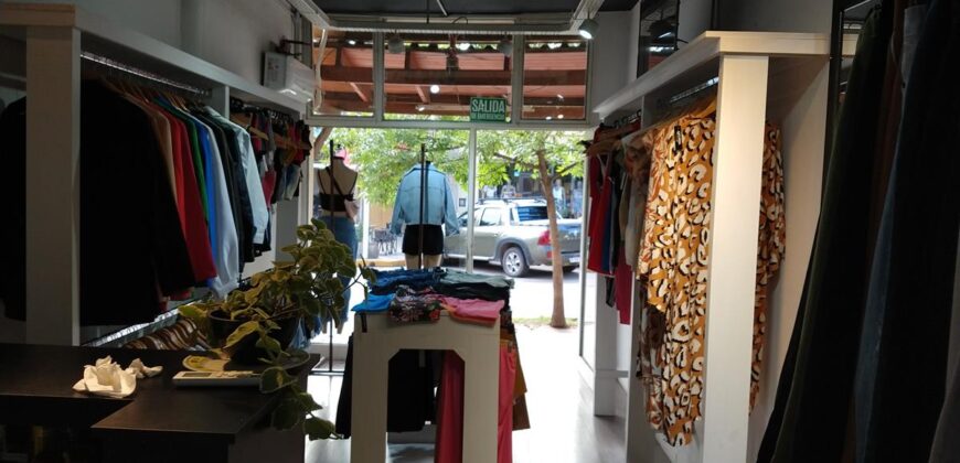 3 locales comerciales, 3 departamentos en la arteria principal de Mina Clavero