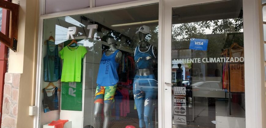 3 locales comerciales, 3 departamentos en la arteria principal de Mina Clavero