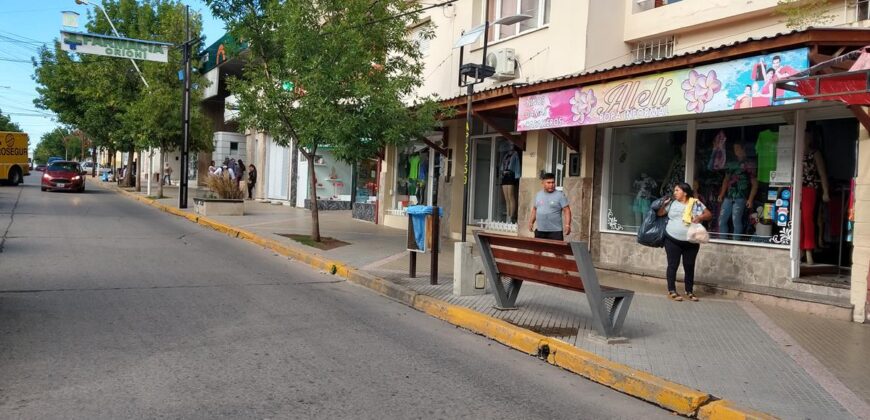 3 locales comerciales, 3 departamentos en la arteria principal de Mina Clavero