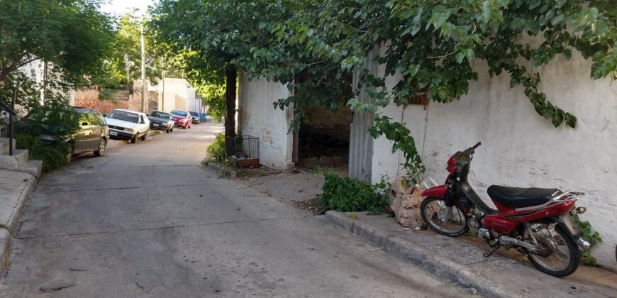 3 locales comerciales, 3 departamentos en la arteria principal de Mina Clavero