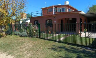 Casa con cabaña y depto en Barrio residencial Nono