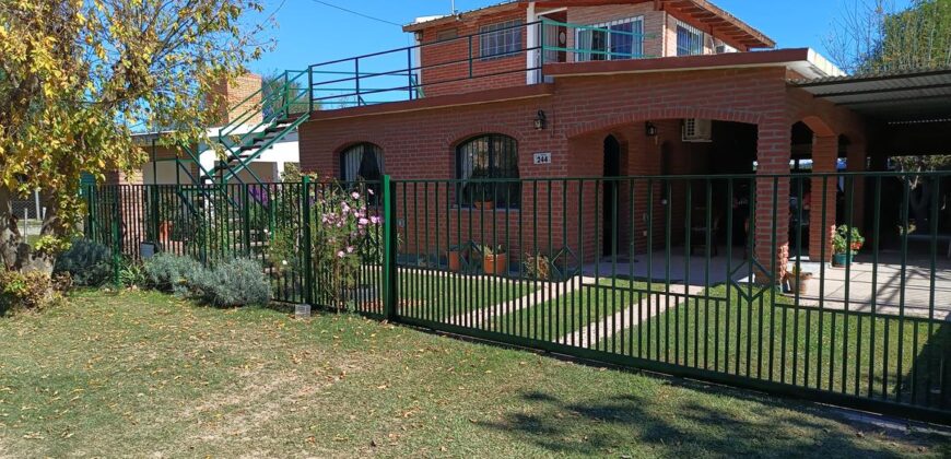 Casa con cabaña y depto en Barrio residencial Nono