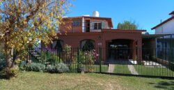 Casa con cabaña y depto en Barrio residencial Nono