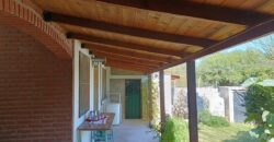 Casa con cabaña y depto en Barrio residencial Nono