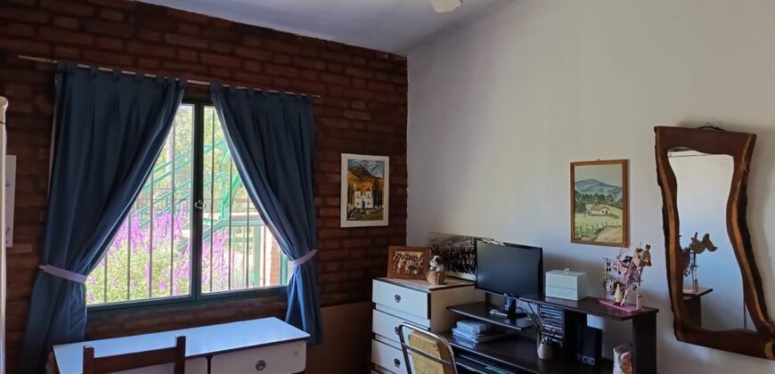 Casa con cabaña y depto en Barrio residencial Nono