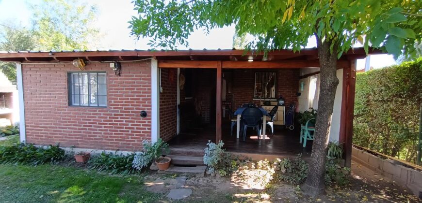 Casa con cabaña y depto en Barrio residencial Nono