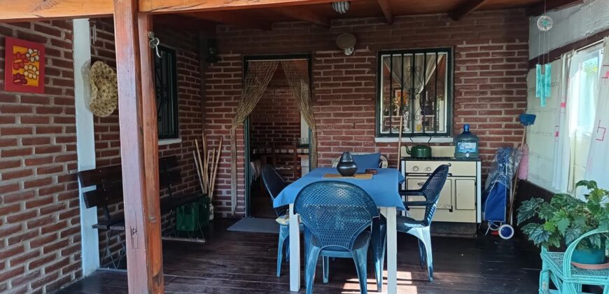 Casa con cabaña y depto en Barrio residencial Nono