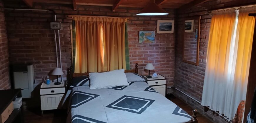 Casa con cabaña y depto en Barrio residencial Nono