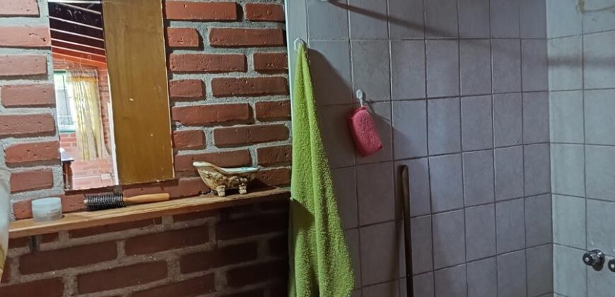 Casa con cabaña y depto en Barrio residencial Nono