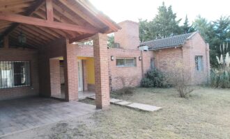 Chalet 3 dorm con amplio parque y vista a las sierras