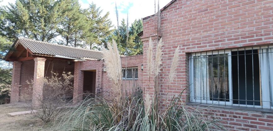 Chalet 3 dorm con amplio parque y vista a las sierras