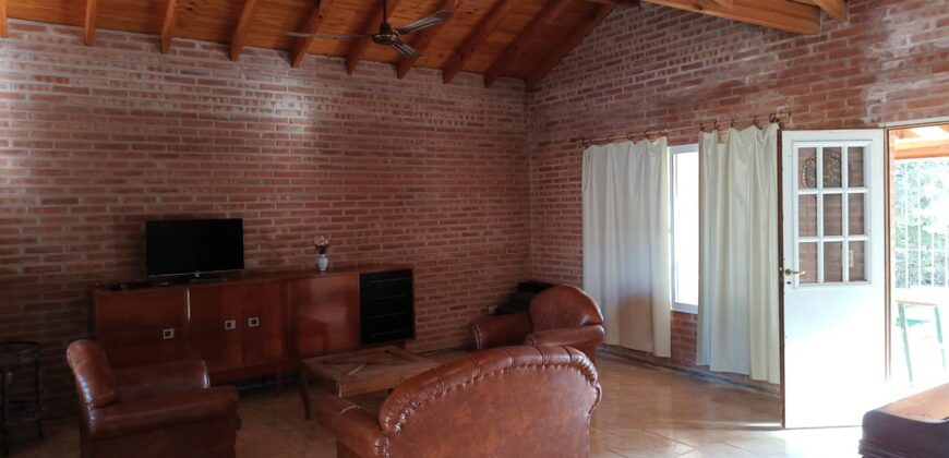 Chalet 3 dorm con amplio parque y vista a las sierras