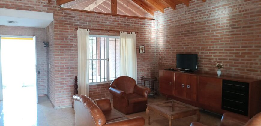 Chalet 3 dorm con amplio parque y vista a las sierras