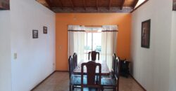Chalet 3 dorm con amplio parque y vista a las sierras
