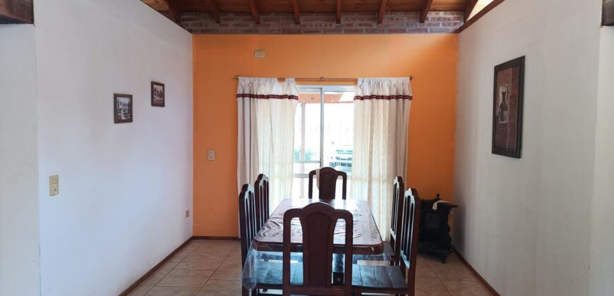 Chalet 3 dorm con amplio parque y vista a las sierras