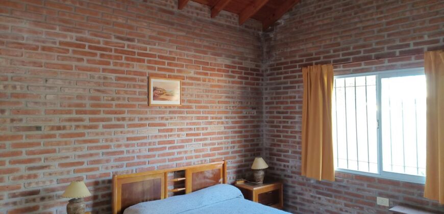 Chalet 3 dorm con amplio parque y vista a las sierras