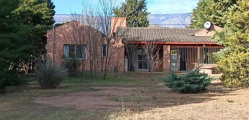 Chalet 3 dorm con amplio parque y vista a las sierras