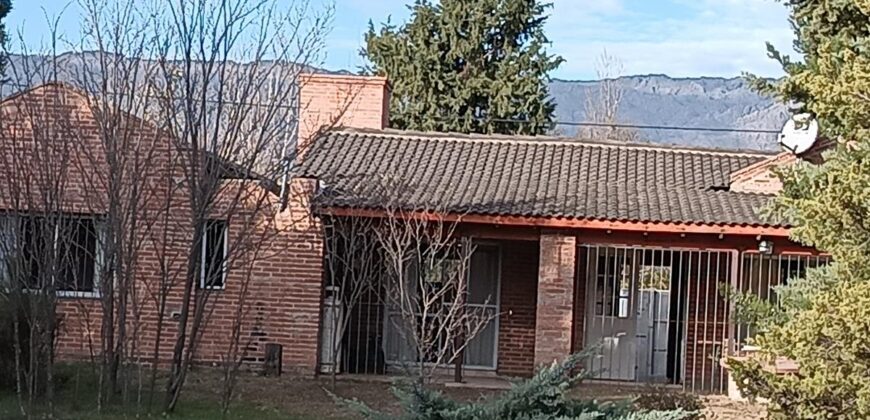 Chalet 3 dorm con amplio parque y vista a las sierras