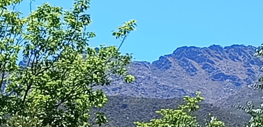 Chalet con cabaña, acequia y pileta con vistas únicas en la reserva de Los Hornillos