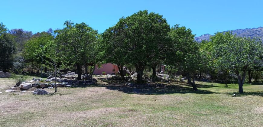 Chalet con cabaña, acequia y pileta con vistas únicas en la reserva de Los Hornillos