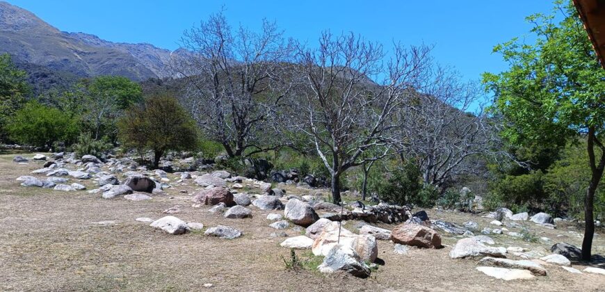 Chalet con cabaña, acequia y pileta con vistas únicas en la reserva de Los Hornillos