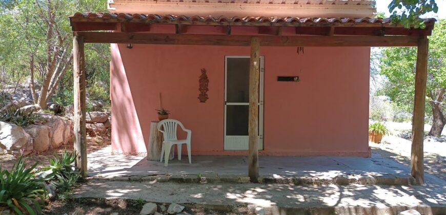 Chalet con cabaña, acequia y pileta con vistas únicas en la reserva de Los Hornillos