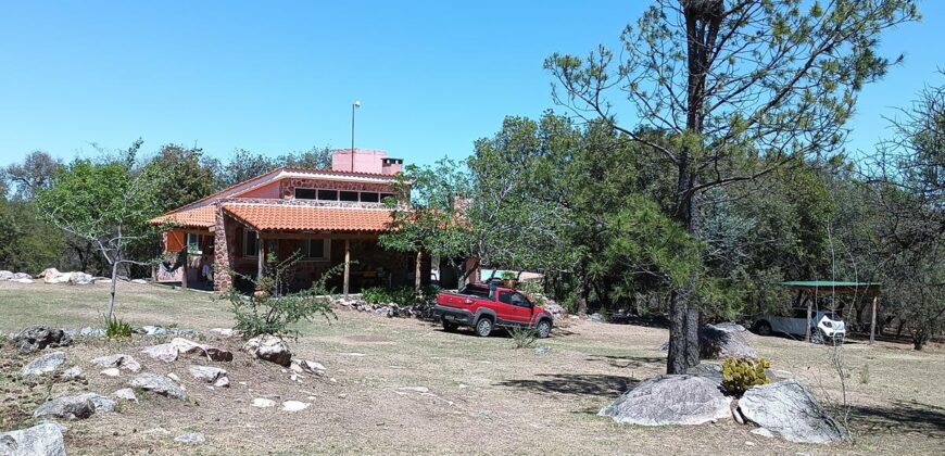 Chalet con cabaña, acequia y pileta con vistas únicas en la reserva de Los Hornillos