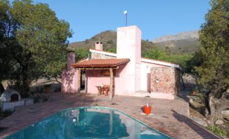 Chalet con cabaña, acequia y pileta con vistas únicas en la reserva de Los Hornillos
