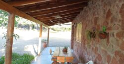 Chalet con cabaña, acequia y pileta con vistas únicas en la reserva de Los Hornillos